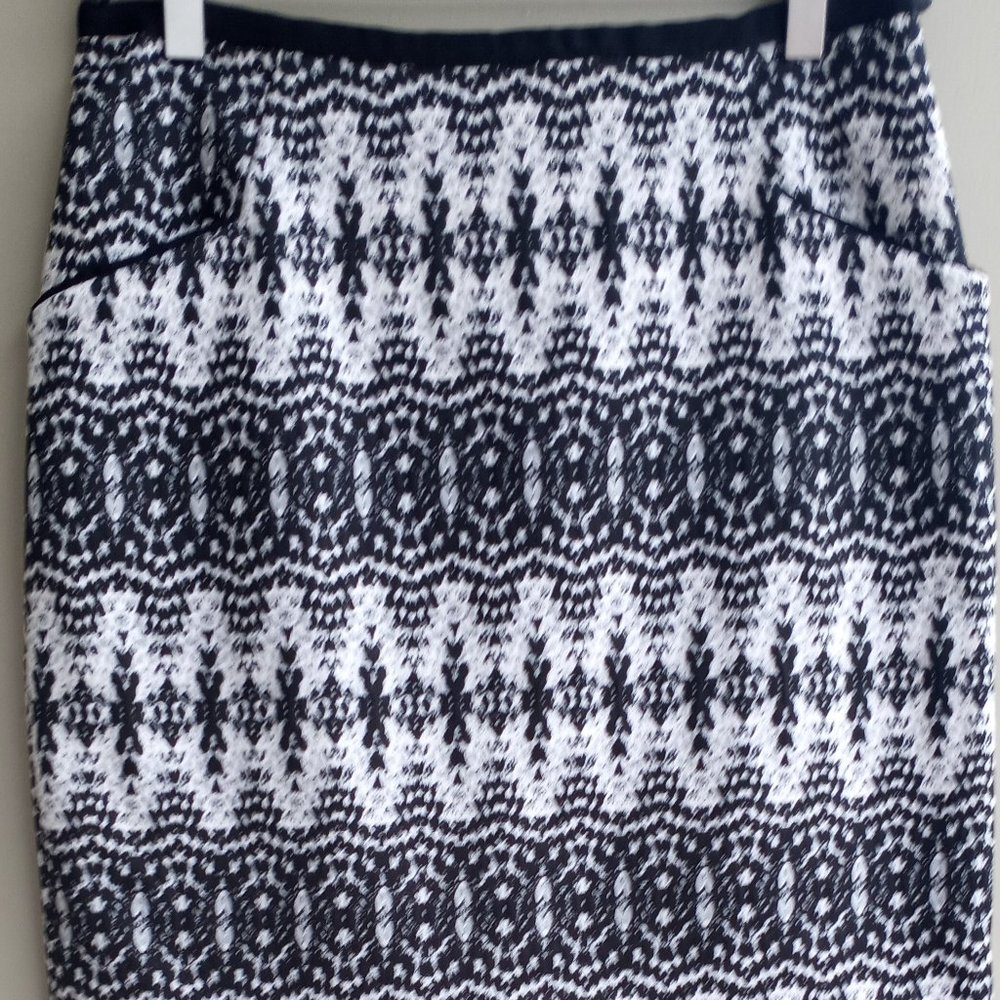 H&M Black & White Pattern Mini Skirt